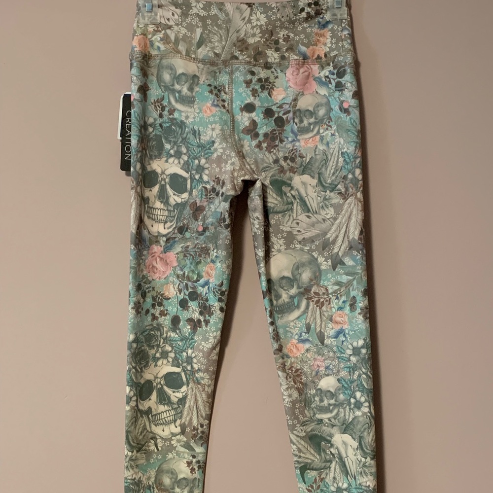 Women’s printed workout pants.